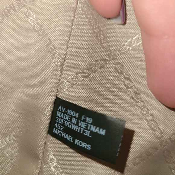 Authentic Michael kors tote never been used - Picture 4 of 4